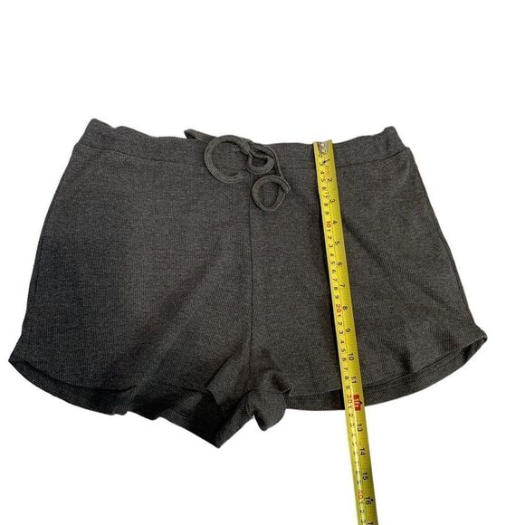 two Piece Grey Top and Shorts - Picture 6 of 8